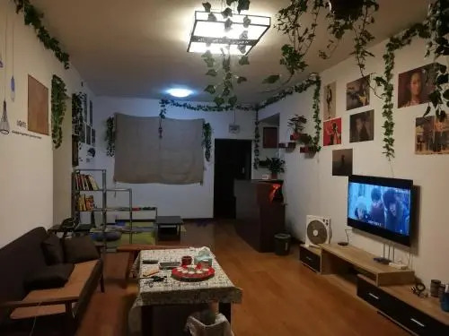 80 Youth Hostel