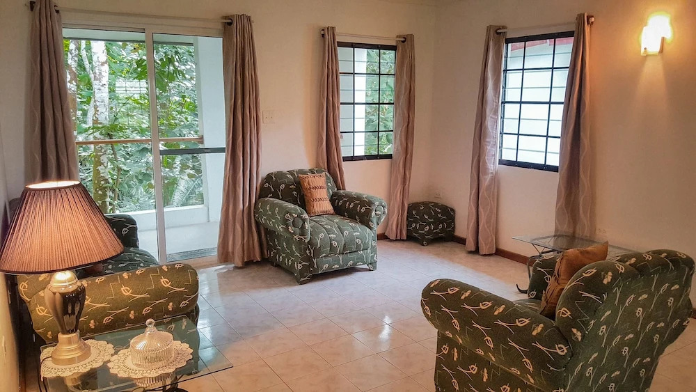 Roaring River Golf & Accommodations