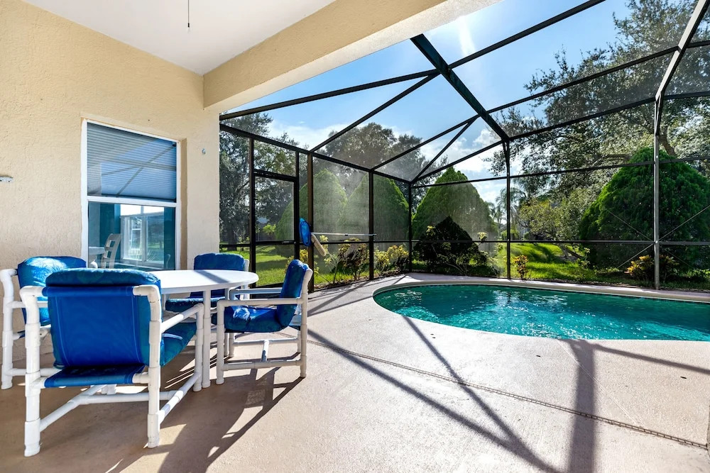 Sunny Private Pool with Nature View to Rear - Quiet Community - Nr Disney