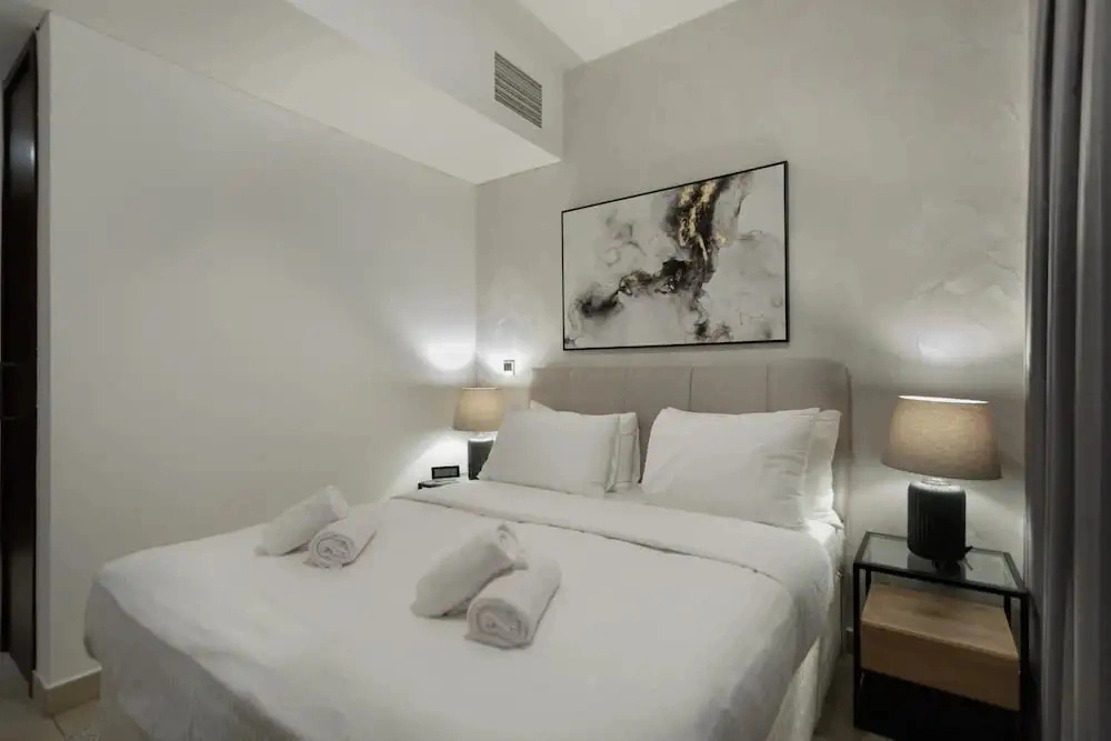Luxury 2BR Downtown Apt With Burj Khalifa View