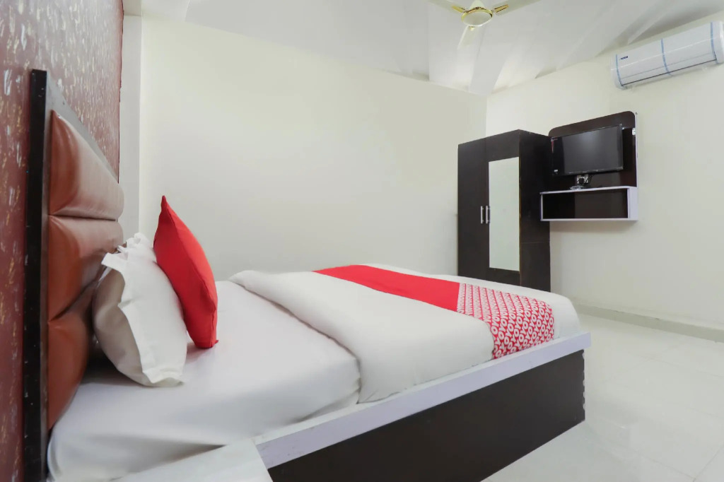 OYO 67311 Hotel R.J Palace