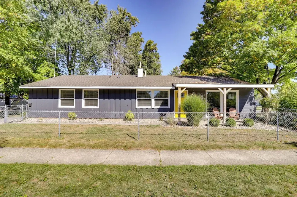 Lovely South Bend Home ~ 3 Mi to Dtwn & Notre Dame