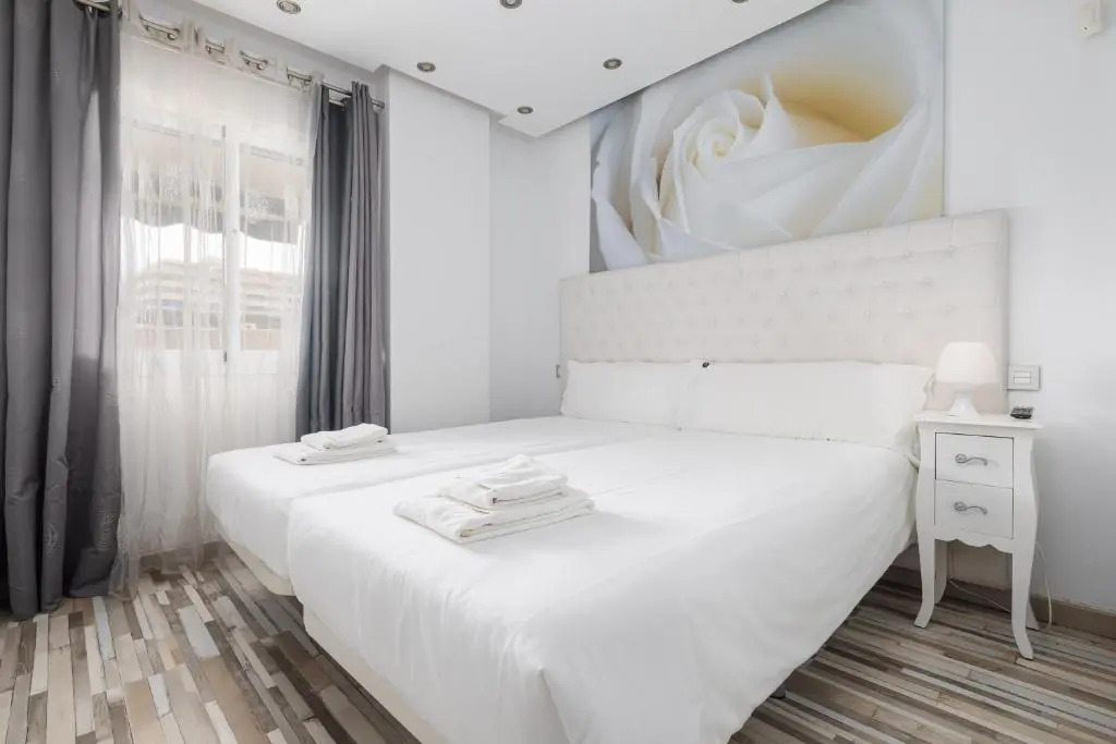 Trendy Apt. Puerto Banús (Free Parking & Pool) - RDR208