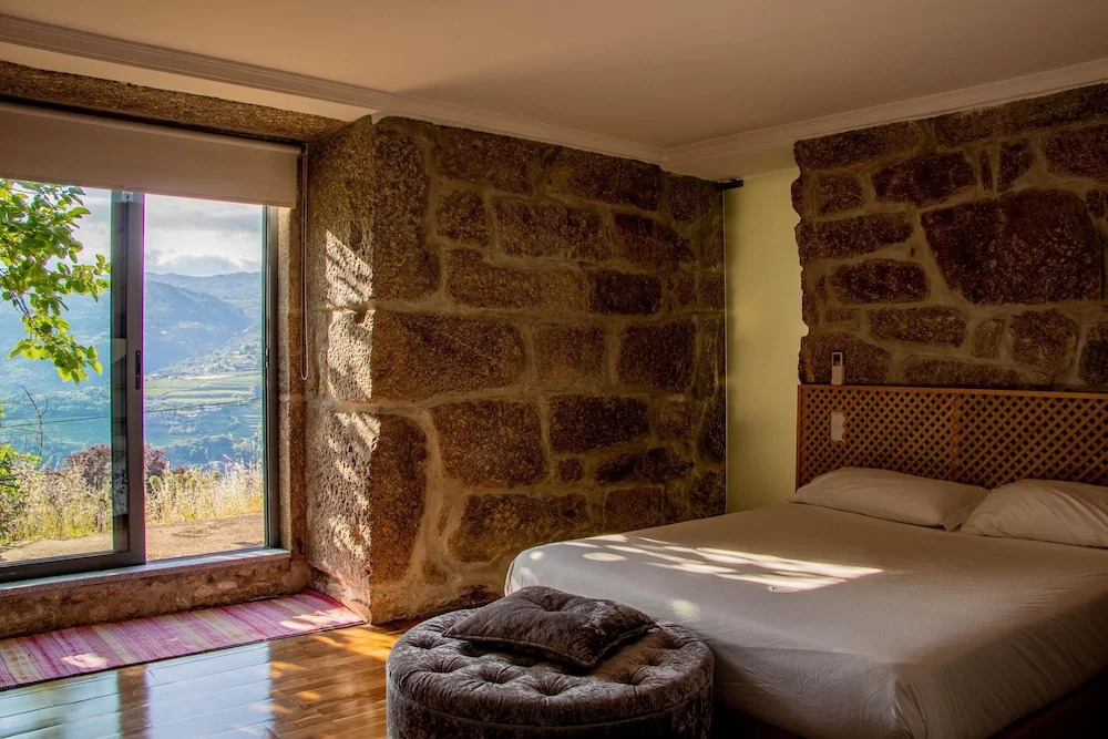 Villa With 3 Bedrooms in Douro, With Wonderful Mountain View, Private