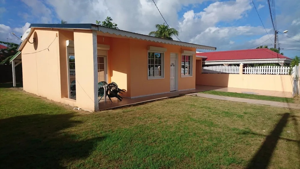 House With 2 Rooms in Port-louis, With and Enclosed Garden - 800 m Fro