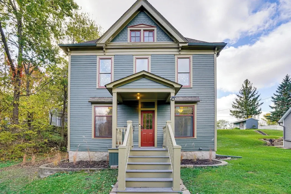 Near Colleges: Pet-friendly Duplex in Northfield!
