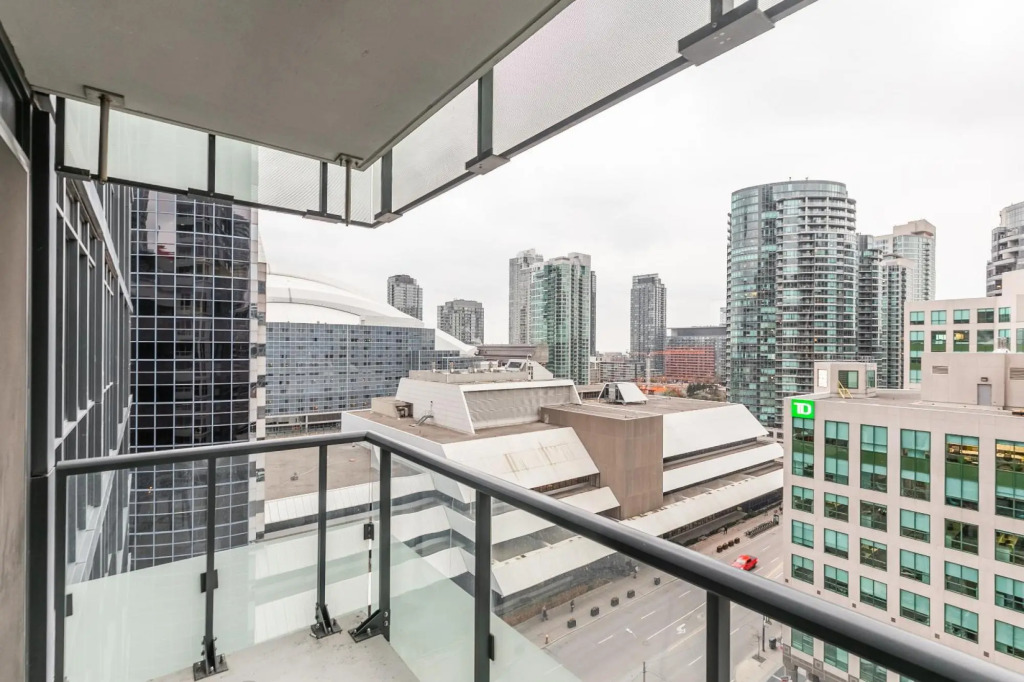 1bd Premier Condo 300front Str W