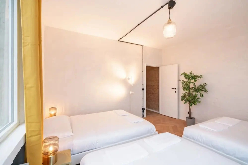 Spacious 2BR - Grand Central Apartments