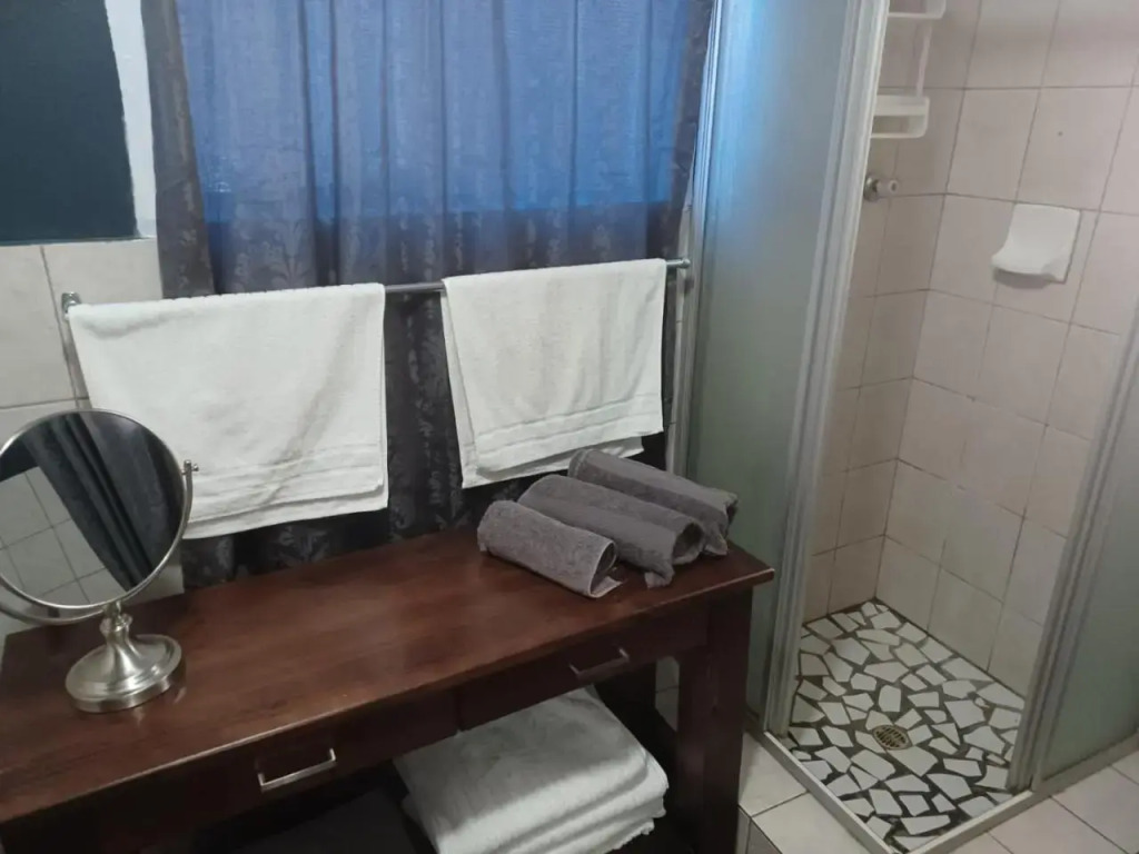 Karoo Refresh Cheerful 2 Bedroom House
