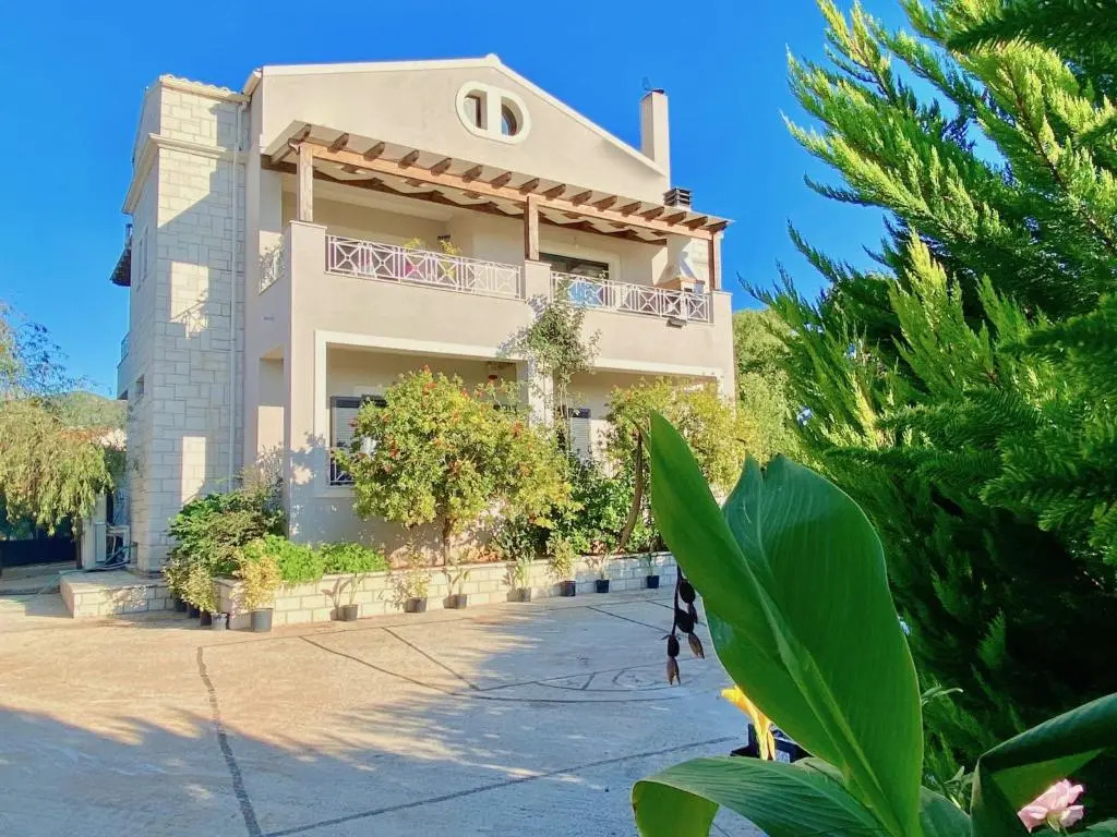 Beach Villa Heart House with private pool by DadoVillas