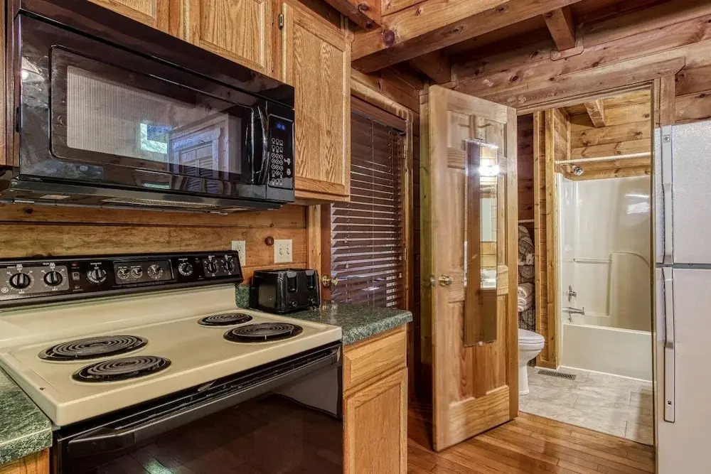 ER5 - Log Heaven - Great location! Close to all the action! cabin