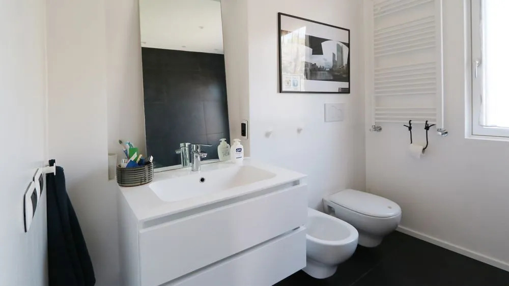 Room In Roma Isole