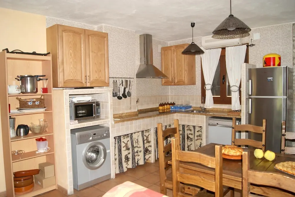 House With 3 Bedrooms in Sotoserrano, With Wonderful Mountain View, En