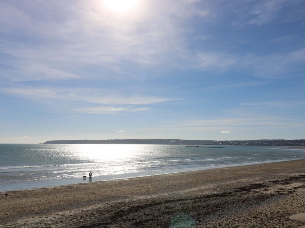 Praa Waves