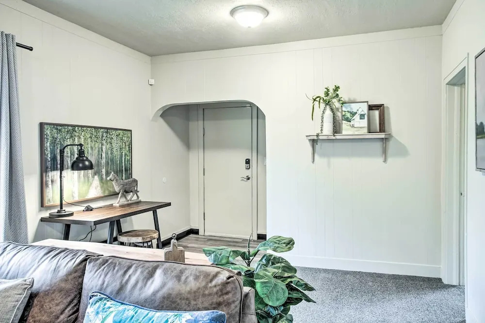 High-end & Homey Family Abode: Walk Downtown!