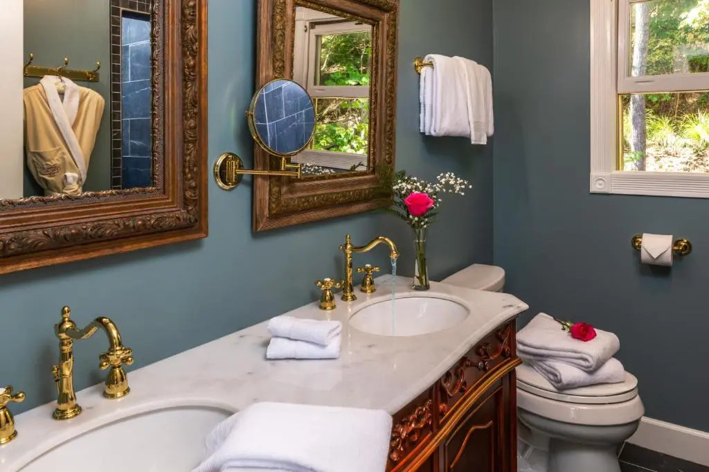 Arsenic and Old Lace Bed & Breakfast Inn