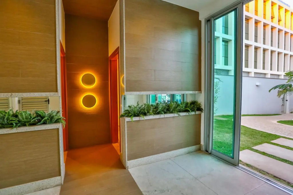 Jade Hotel