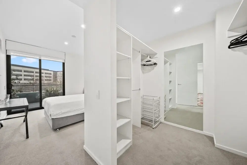 Inner-city 2-bed With Large Balcony, Garden & Gym