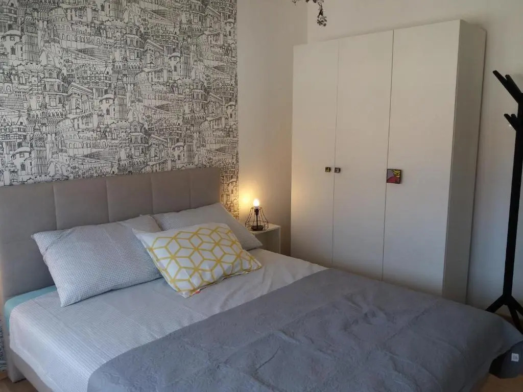 Lola app in city center, 4+1 pax
