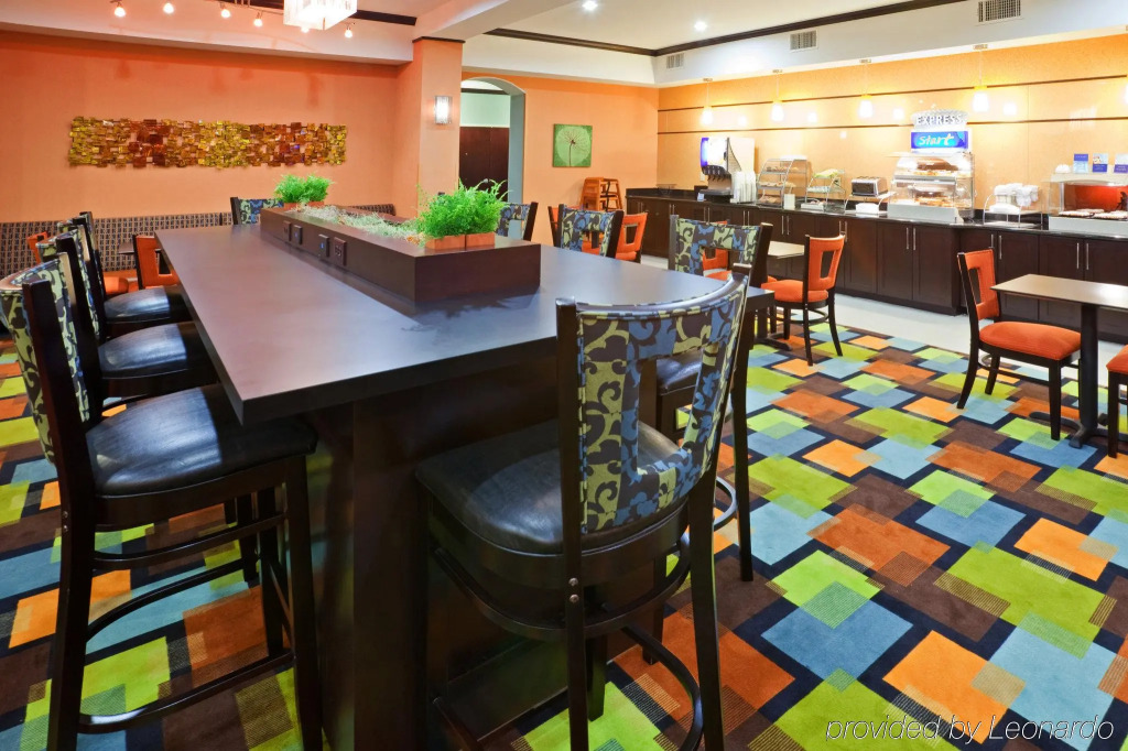 Holiday Inn Express Hotel & Suites Dallas West by IHG