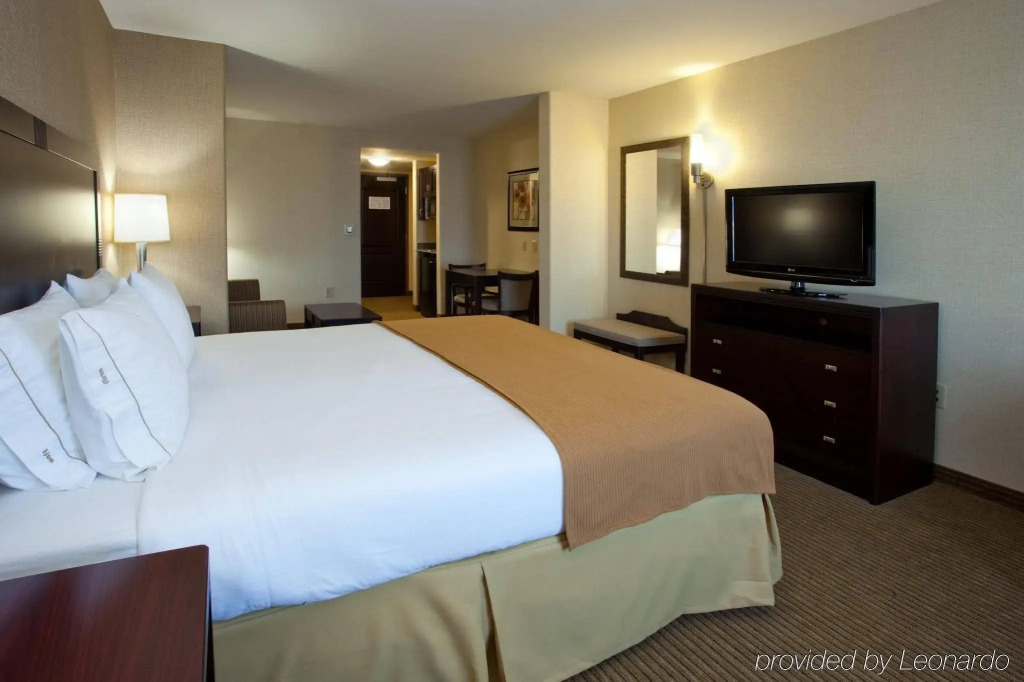 Holiday Inn Express Fresno South by IHG