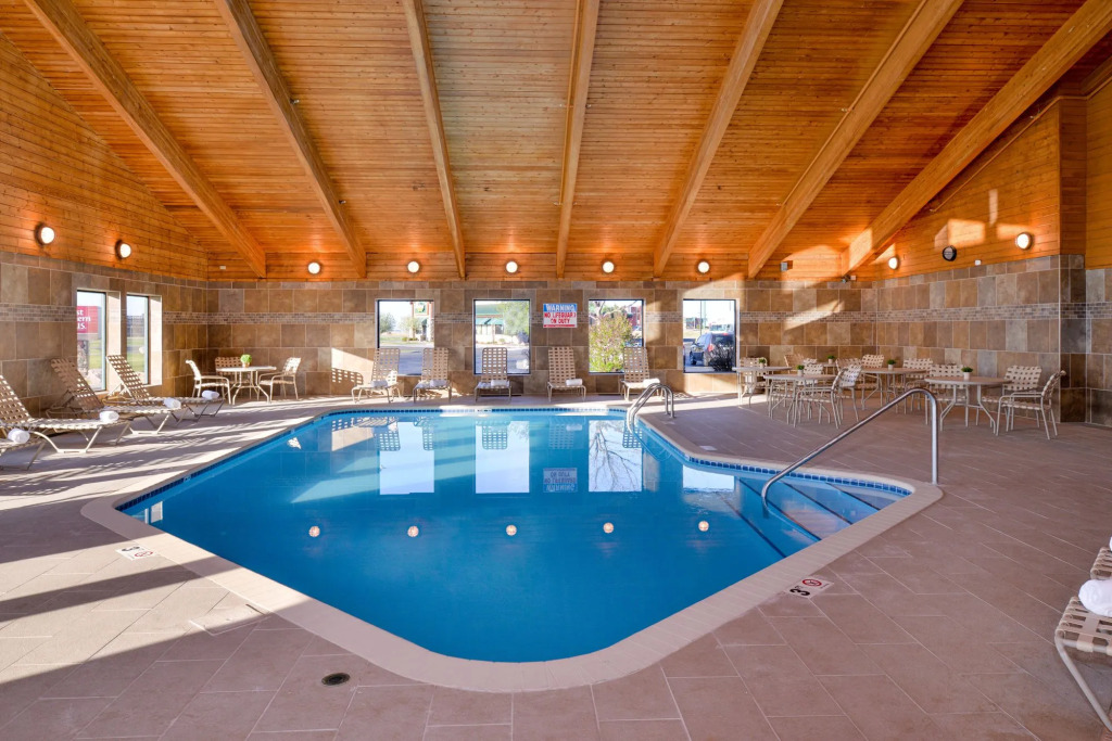 Best Western Plus Sidney Lodge