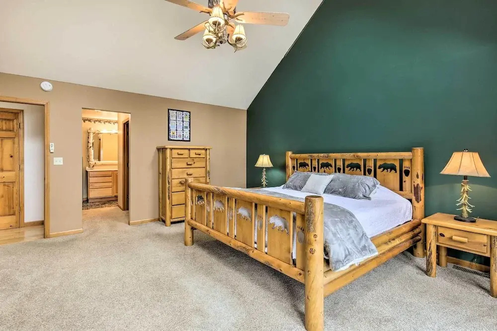 Waterfront Lake Tomahawk Cabin w/ Game Room!