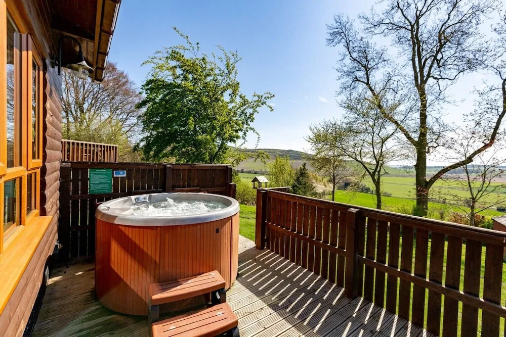 Douglas Fir Lodge With Hot Tub Near Cupar, Fife