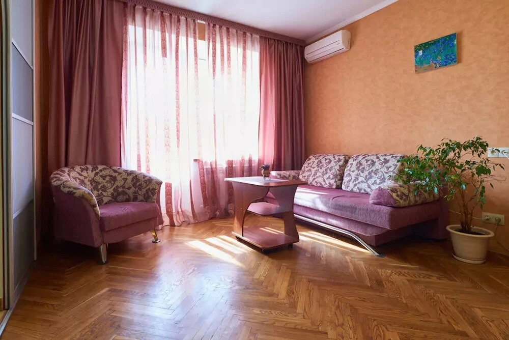 Апартаменты Home-Hotel, ул. Малая Житомирская, 10-2