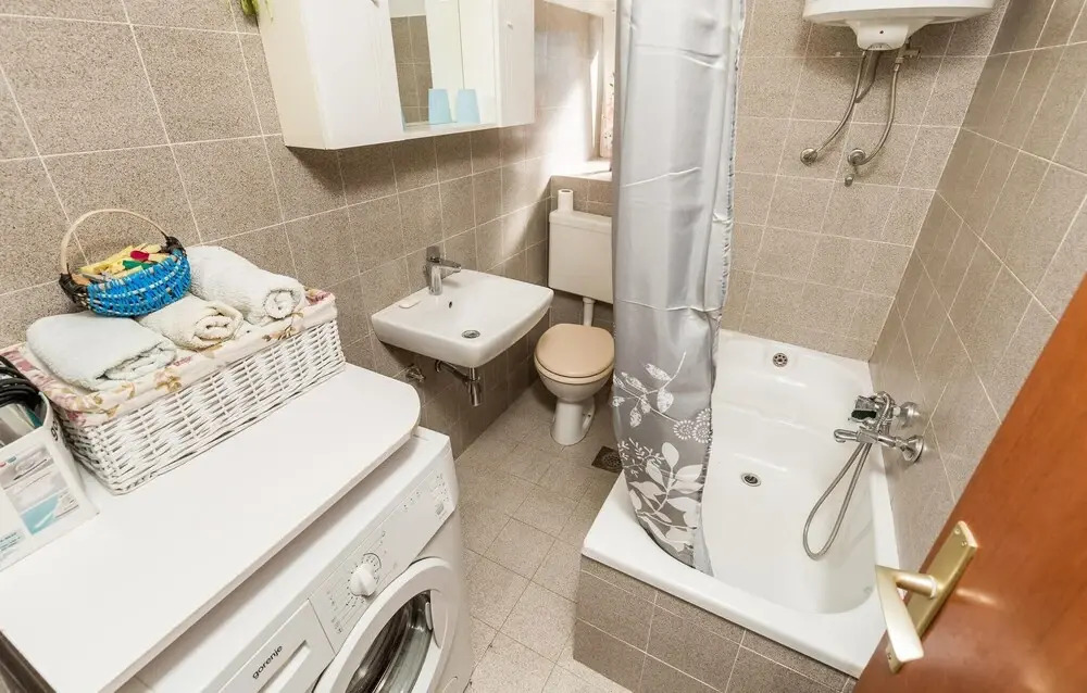 Stunning Home in Moscenice With Wifi and 2 Bedrooms