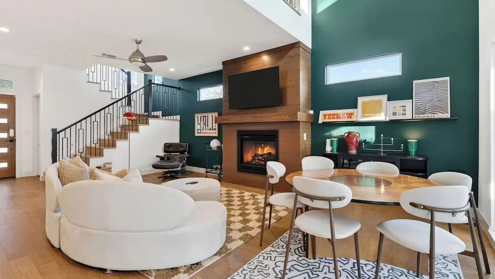 Delores House by Avantstay Movie Theater + Outdoor Kitchen + Modern East Austin Home Near Downtown + Breweries + Live Music