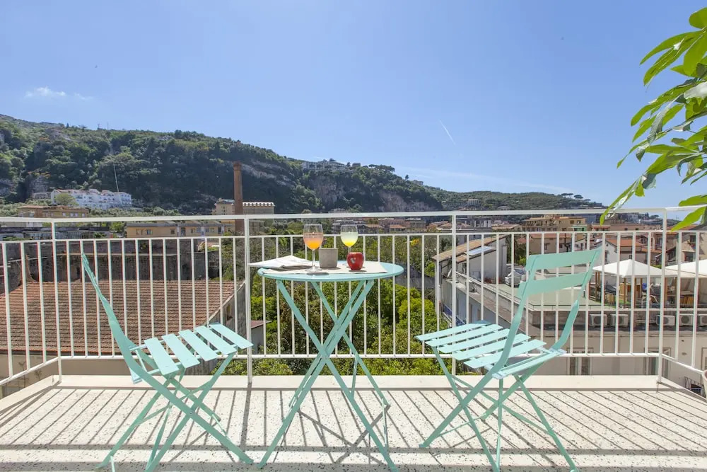 SorrentoVibes - Luxury Four Bedroom Home with Amazing Terraces in Sorrento