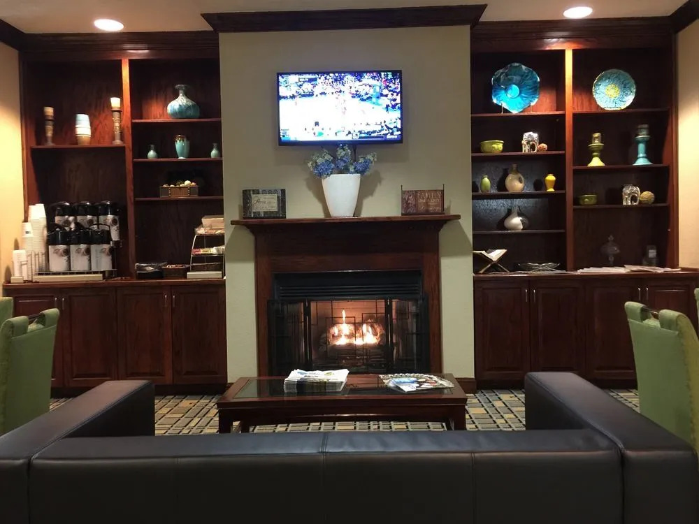 Days Inn & Suites South Boston