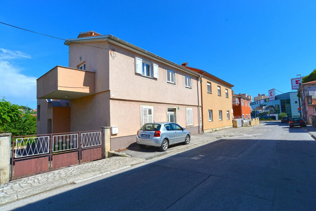 Apartment 1873