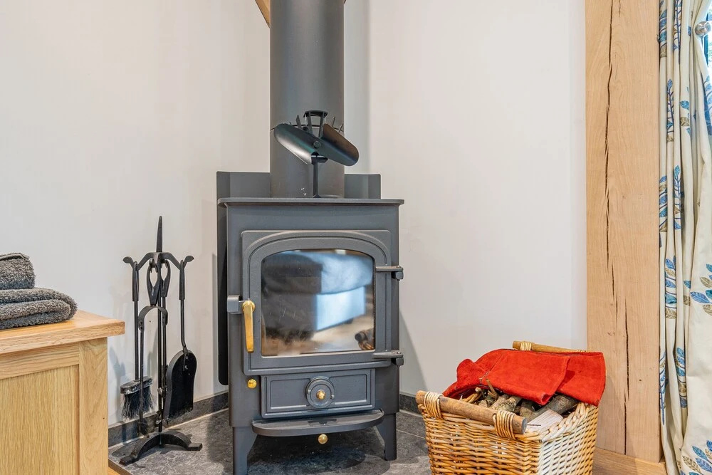 Alfriston Woodland Cabins - Foxes Hollow-hot Tub