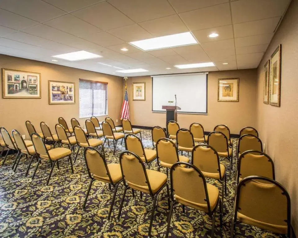 Comfort Inn & Suites