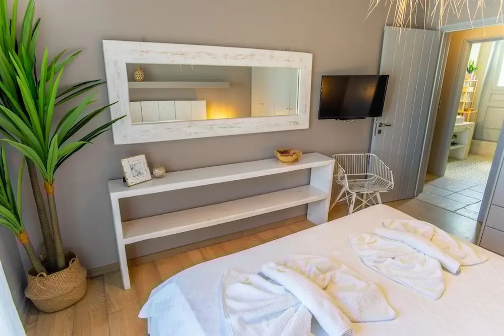 Luxury Villa Delphinus - AllParos Villas