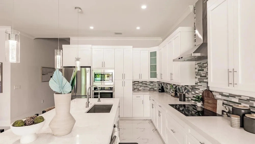 Coastal Sol by Avantstay Naples Park Retreat Pool + Outdoor Kitchen + Near Vanderbilt Beach