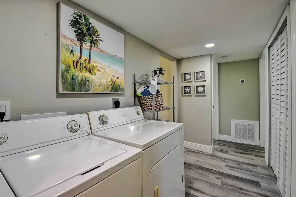 Cozy Sarasota Retreat - 3 Blocks to the Coast!