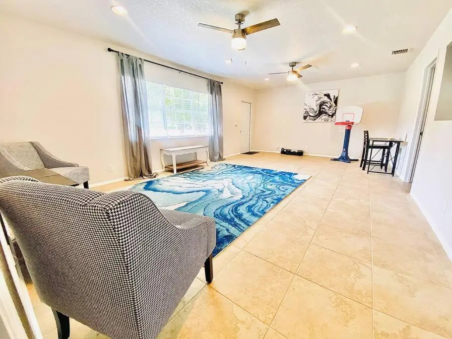 XL Fully Loaded 4Br 3BA Close to Beach & Downtown