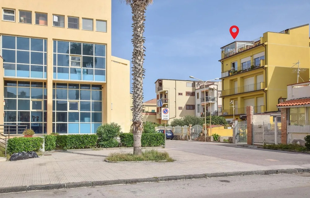 Beautiful Apartment in Capo D'orlando With 4 Bedrooms and Wifi