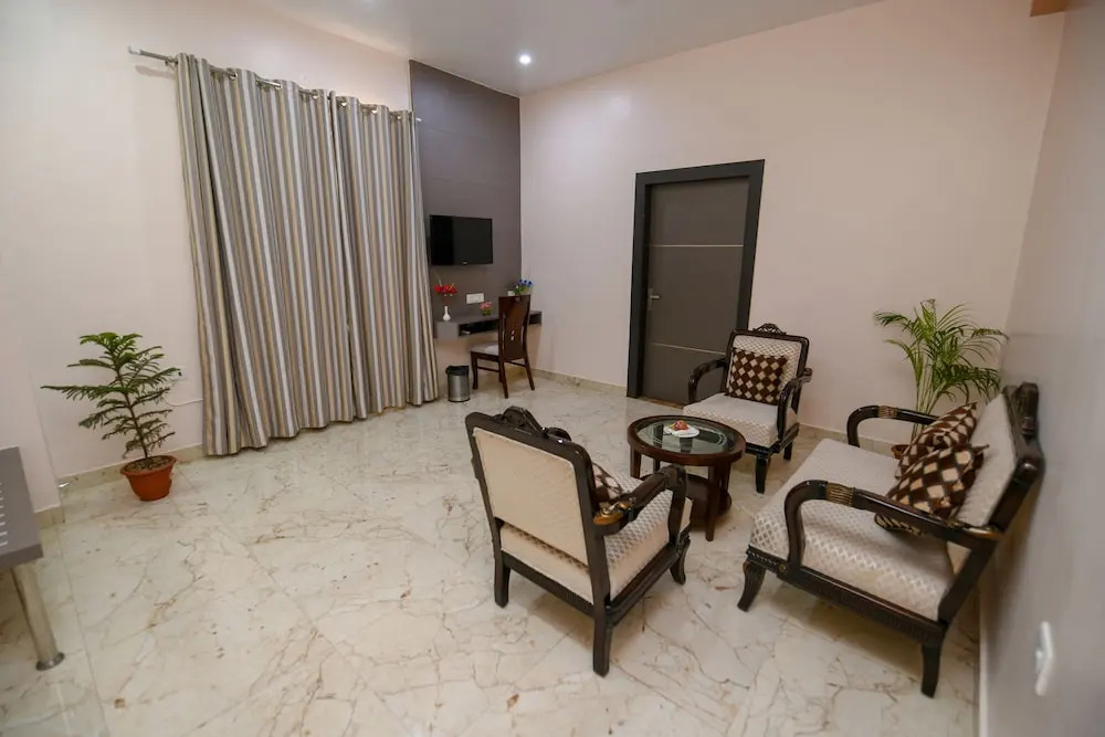 Hotel Jataka Inn