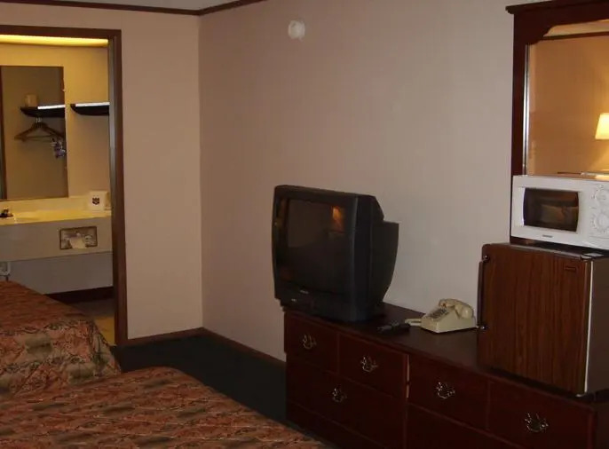 Budgetel Inn & Suites
