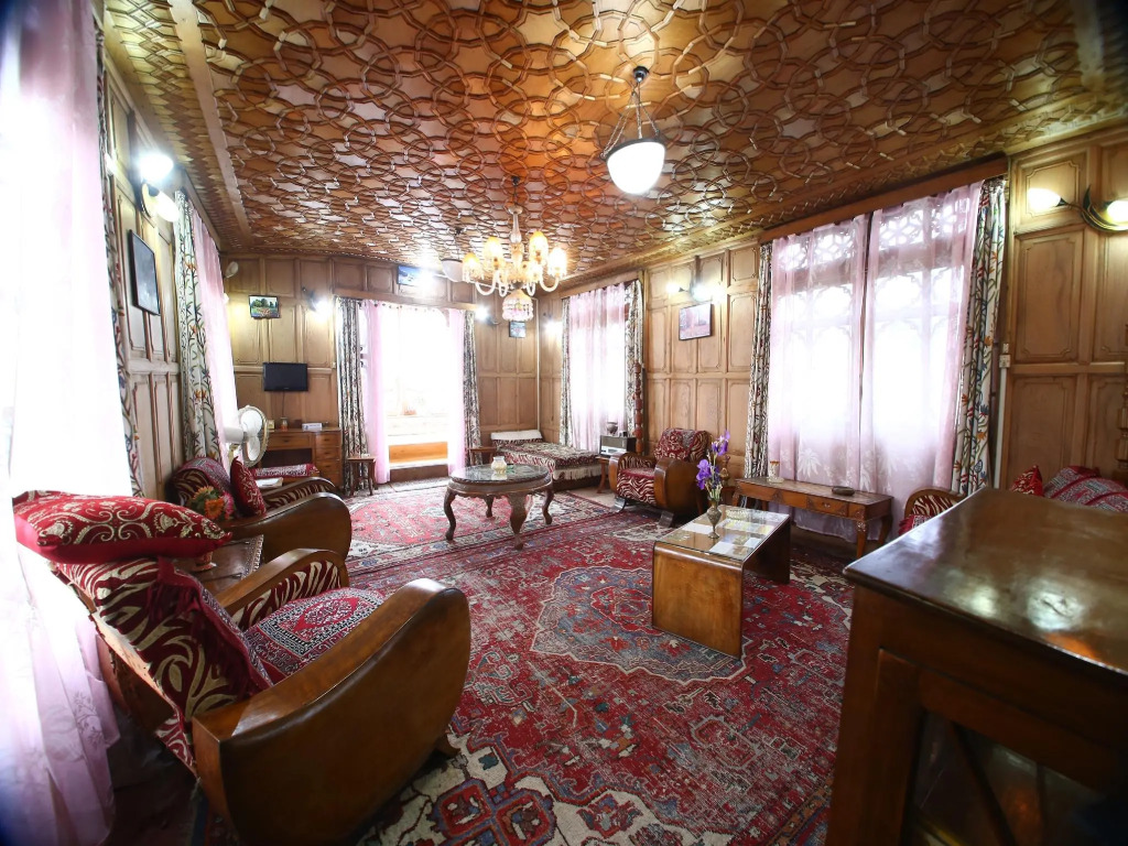 OYO 37987 Houseboat Nairobi