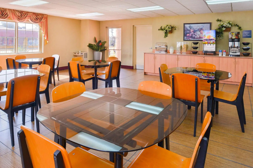 H3 Inn & Suites - LAX Airport - Los Angeles