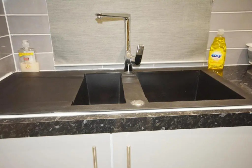 London Modern 4 Bedroom Apartment
