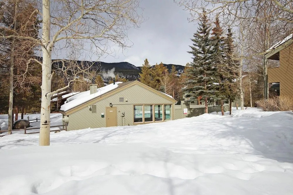 1125 Flying Dutchman 1 Bedroom Condo by RedAwning