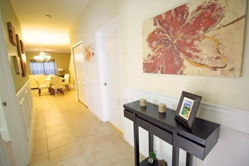 5 Bedrooms townhouse by RedAwning