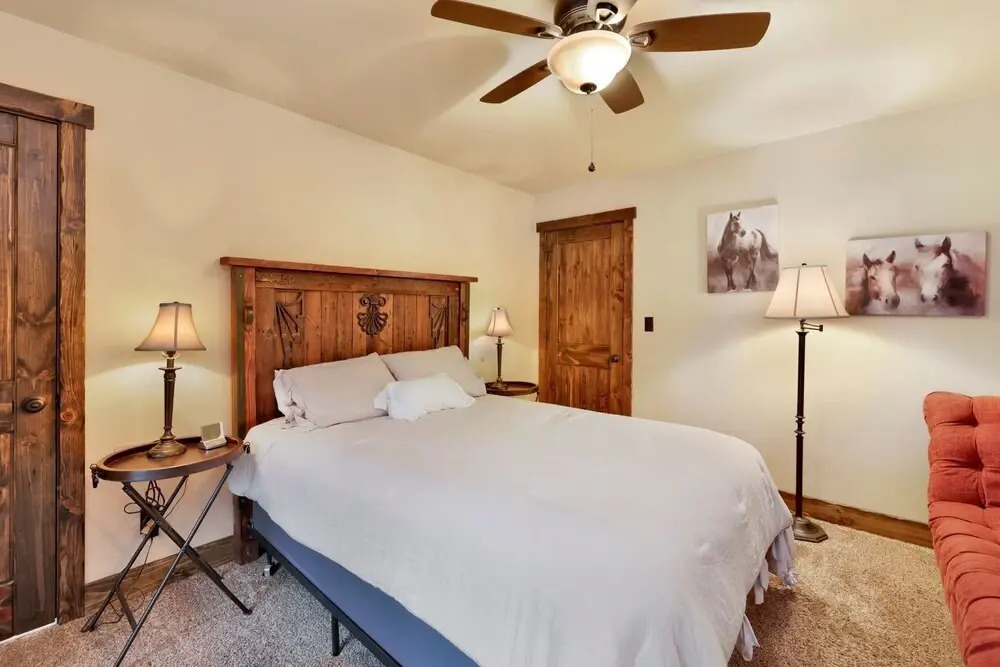 2080-eagle Point Lodge 4 Bedroom Home by RedAwning