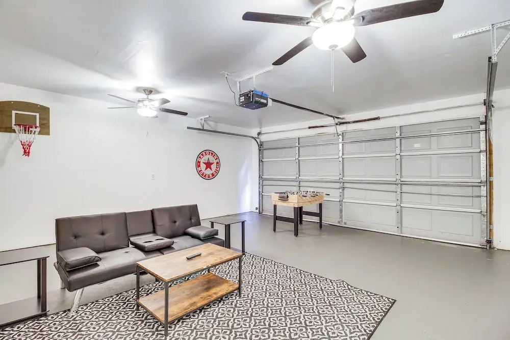 Charming Savannah Vacation Rental w/ Game Room!